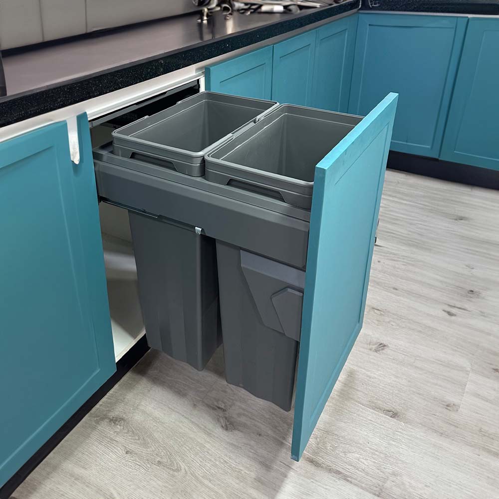 Basurero Reciclaje 2 Contenedores Anclado a Puerta (66 L)