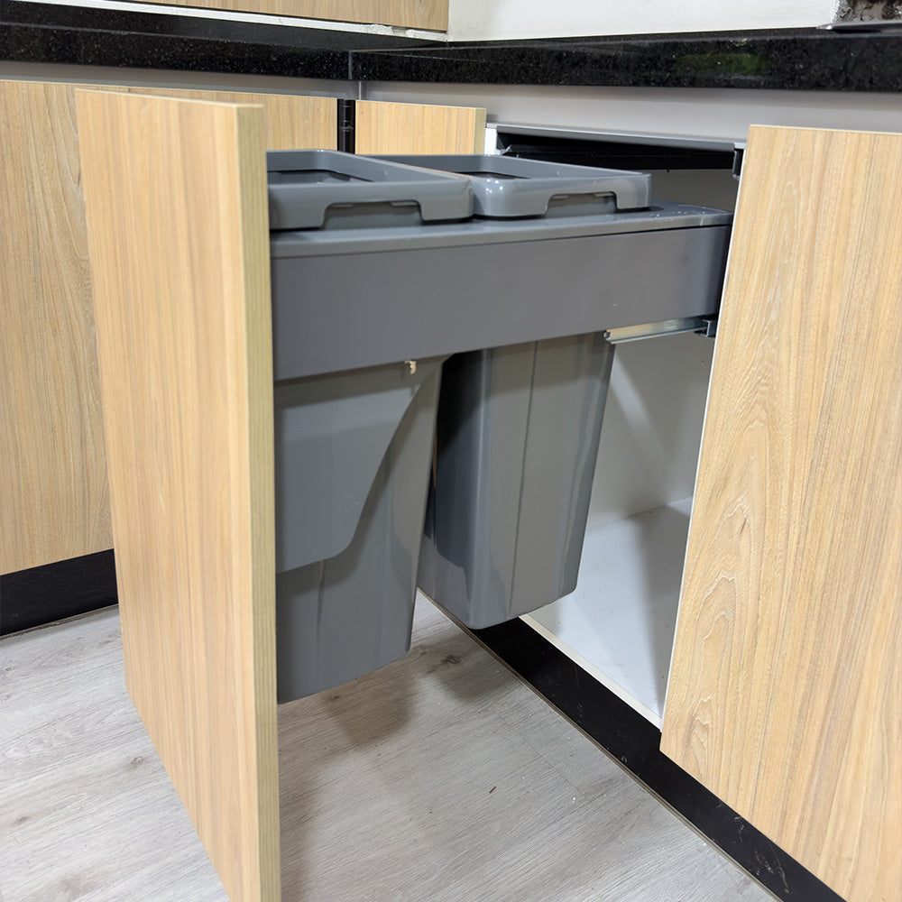 Basurero Reciclaje 2 Contenedores Gris Anclado a Puerta (36 L)